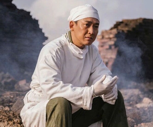 Nam thần đình đám showbiz vai Thiếu tá quân y trong "Mưa đỏ", U50 vẫn độc thân vì lý do đặc biệt- Ảnh 1. Nam thần đình đám showbiz vai Thiếu tá quân y trong "Mưa đỏ", U50 vẫn độc thân vì lý do đặc biệt- Ảnh 1.
