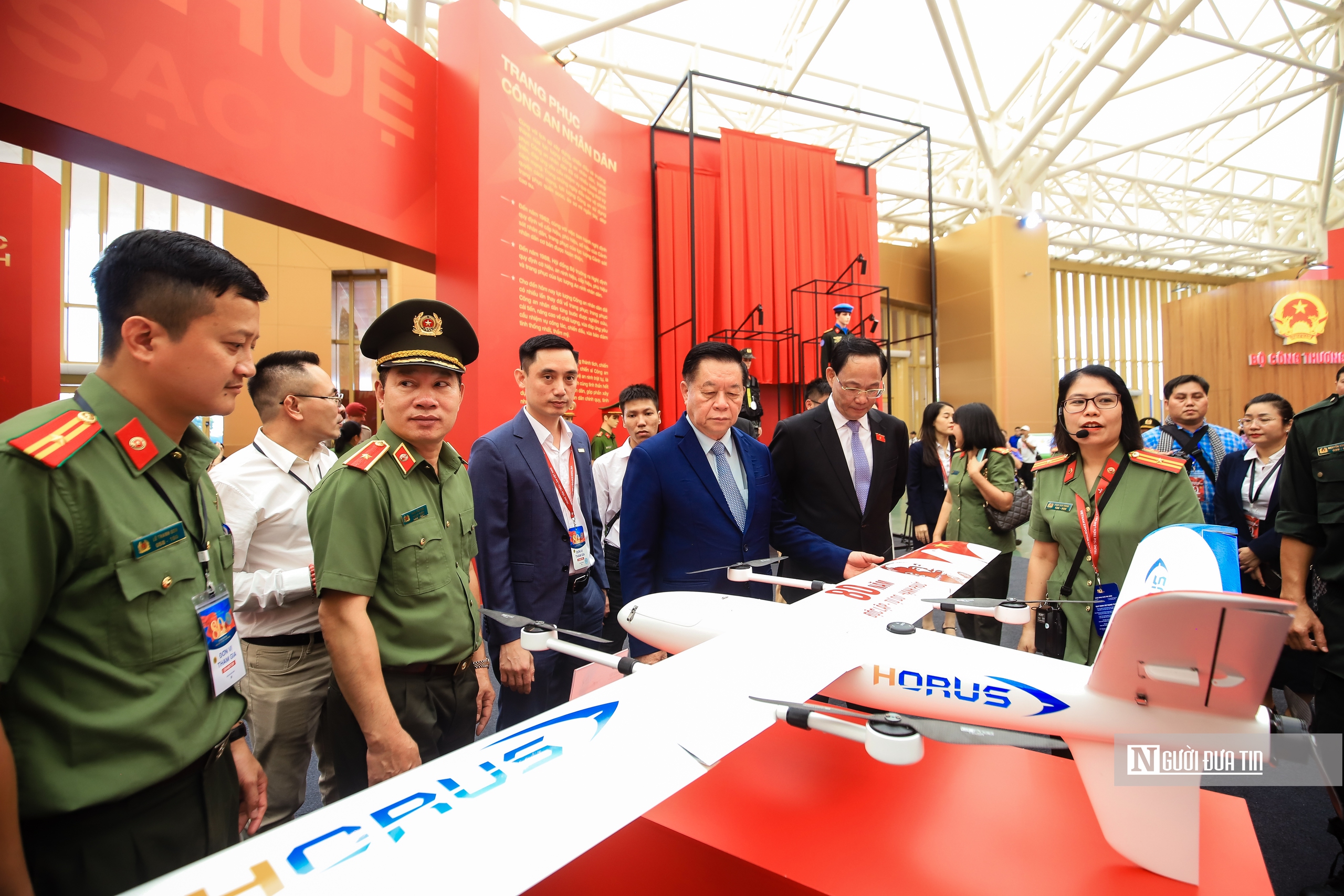 Hà Nội: Người dân phấn khởi tham quan Triển lãm thành tựu đất nước - Ảnh 14. Hà Nội: Người dân phấn khởi tham quan Triển lãm thành tựu đất nước - Ảnh 14.