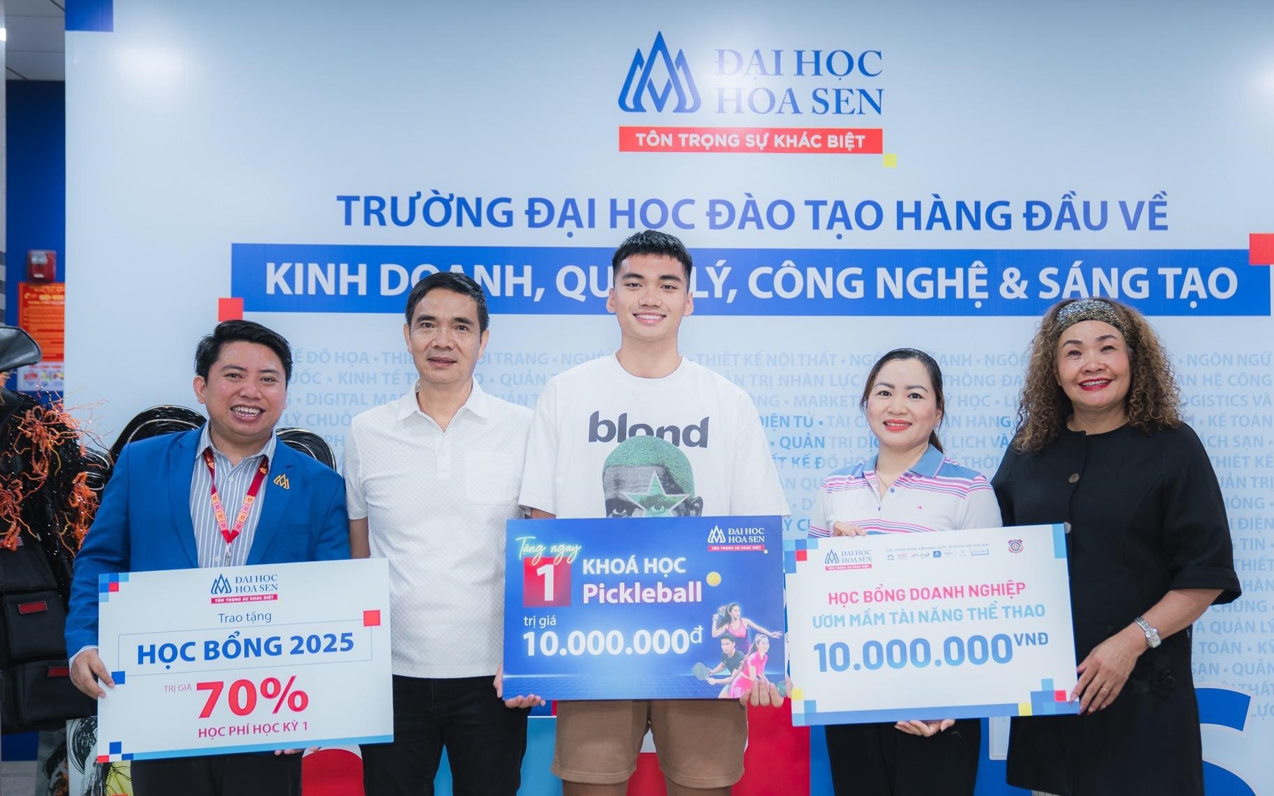 Thêm nhiều trường đại học xét tuyển bổ sung năm 2025, có trường điểm sàn chạm "đáy" - Ảnh 2.
