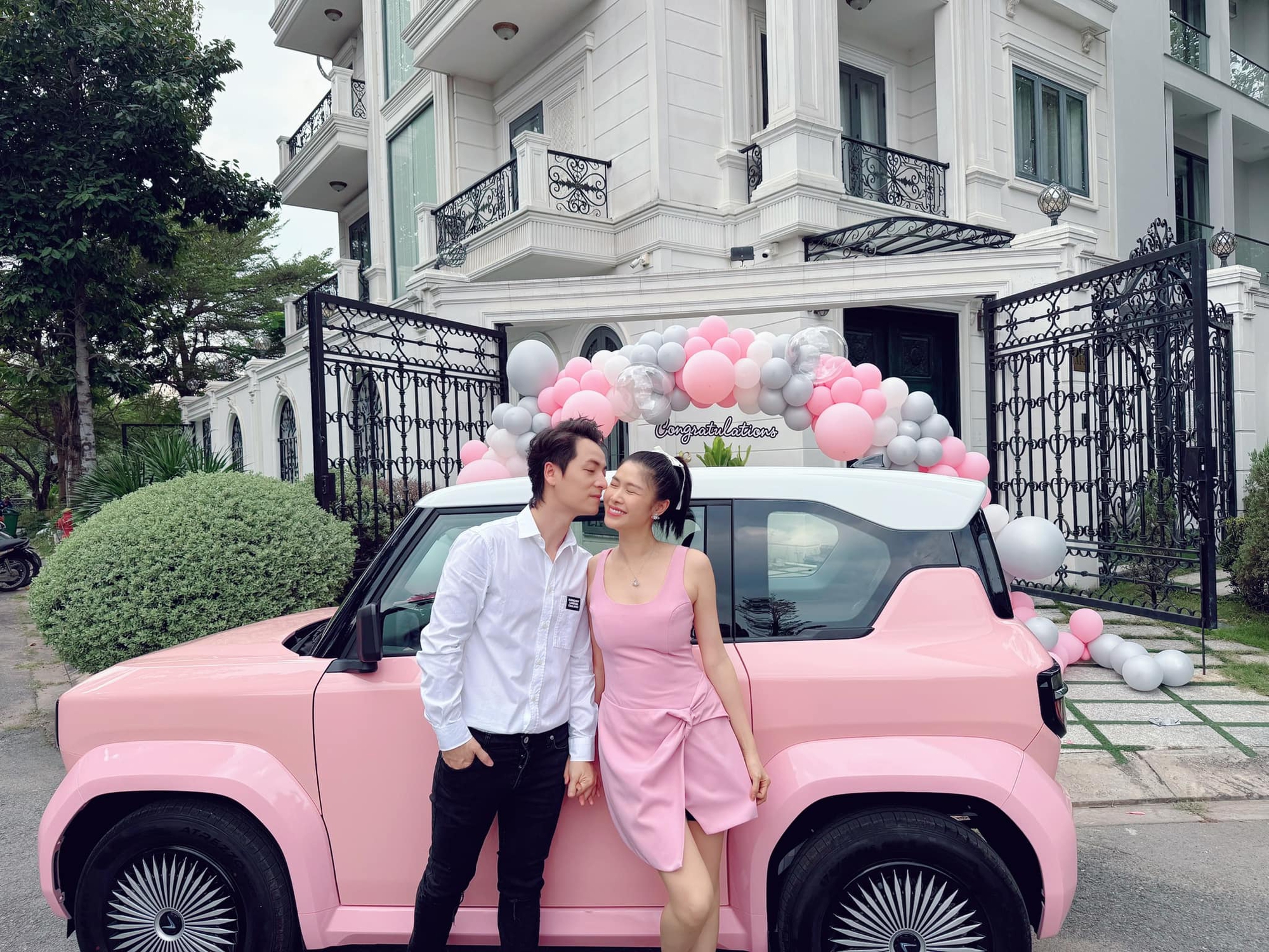 Nam ca sĩ từng mắc bệnh nghiêm trọng: Sở hữu biệt thự triệu đô, tuổi 42 có cuộc sống hôn nhân viên mãn- Ảnh 11. Nam ca sĩ từng mắc bệnh nghiêm trọng: Sở hữu biệt thự triệu đô, tuổi 42 có cuộc sống hôn nhân viên mãn- Ảnh 11.