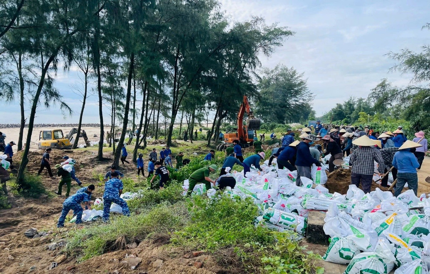 “Phụng sự nhân dân” vượt qua cơn bão lịch sử (1): Quyết định sơ tán dân khẩn cấp- Ảnh 4. “Phụng sự nhân dân” vượt qua cơn bão lịch sử (1): Quyết định sơ tán dân khẩn cấp- Ảnh 4.