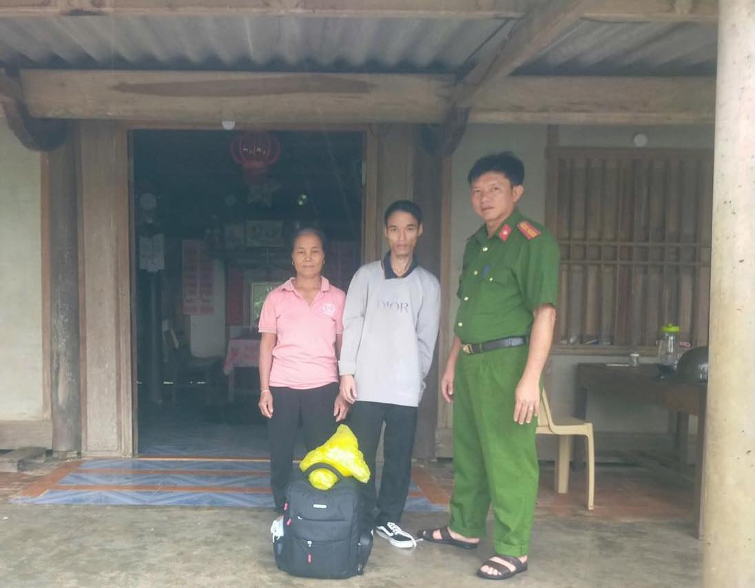 “Phụng sự nhân dân” vượt qua cơn bão lịch sử (2): Lao vào mưa gió, bảo vệ người dân- Ảnh 5.