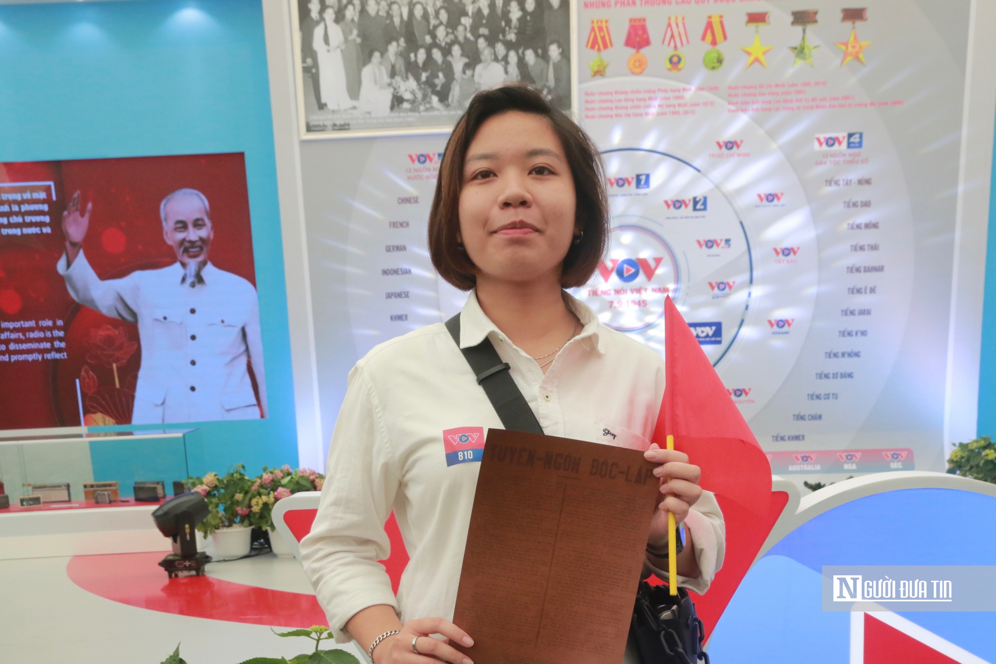 Hàng ngàn người xúc động khi được "xuyên không" về thời khắc Bác Hồ đọc bản Tuyên ngôn Độc lập- Ảnh 10. Hàng ngàn người xúc động khi được "xuyên không" về thời khắc Bác Hồ đọc bản Tuyên ngôn Độc lập- Ảnh 10.