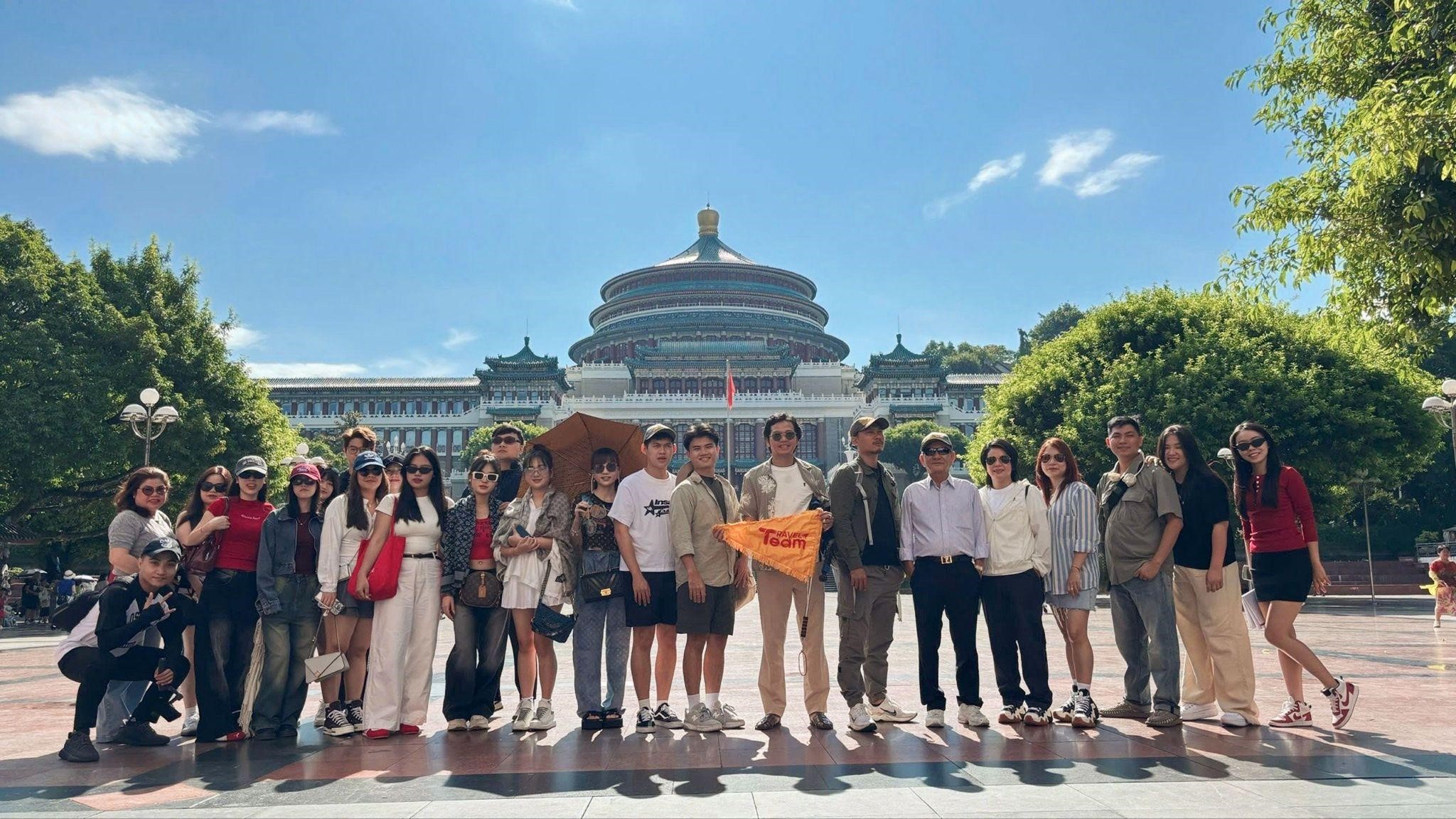 Golden Smile Travel tổ chức thành công Famtrip “Phong Vị Trùng Khánh” và hướng đến mở rộng thị trường du lịch Trung Quốc 2025 - Ảnh 1.