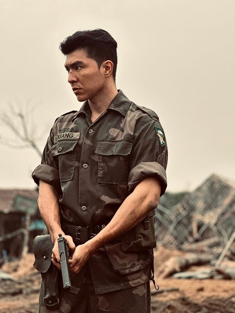Gương mặt gây bất ngờ trong Mưa đỏ - "phản diện" chiếm trọn spotlight- Ảnh 2. Gương mặt gây bất ngờ trong Mưa đỏ - "phản diện" chiếm trọn spotlight- Ảnh 2.