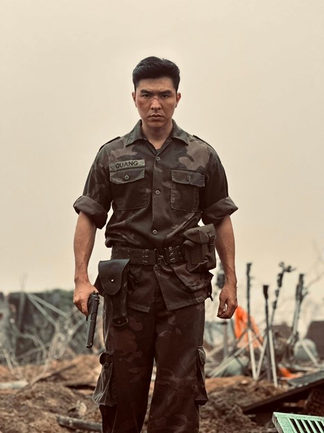 Gương mặt gây bất ngờ trong Mưa đỏ - "phản diện" chiếm trọn spotlight- Ảnh 3. Gương mặt gây bất ngờ trong Mưa đỏ - "phản diện" chiếm trọn spotlight- Ảnh 3.