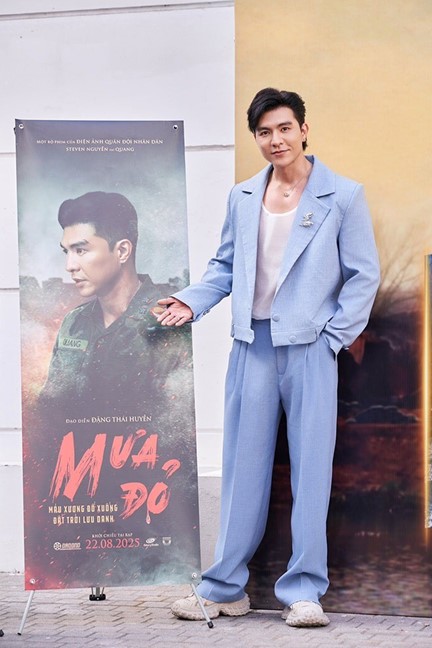 Gương mặt gây bất ngờ trong Mưa đỏ - "phản diện" chiếm trọn spotlight- Ảnh 9. Gương mặt gây bất ngờ trong Mưa đỏ - "phản diện" chiếm trọn spotlight- Ảnh 9.