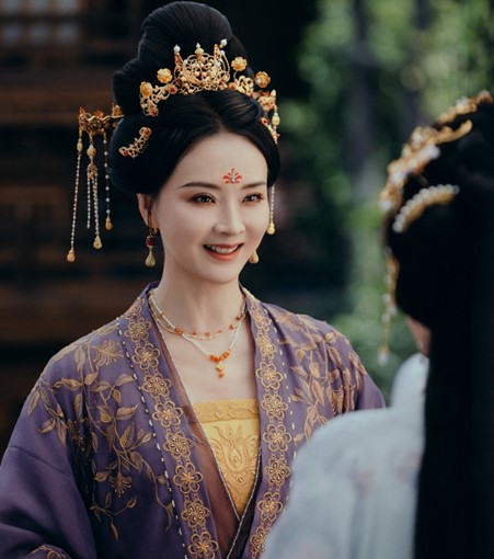 "Mỹ nhân đẹp nhất Hoàn Châu Cách Cách": Tuổi 51 vẫn còng lưng trả nợ 4.000 tỷ cho chồng tỷ phú- Ảnh 8. "Mỹ nhân đẹp nhất Hoàn Châu Cách Cách": Tuổi 51 vẫn còng lưng trả nợ 4.000 tỷ cho chồng tỷ phú- Ảnh 8.
