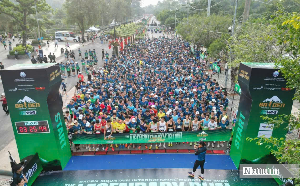 Hơn 6.000 vận động viên chinh phục “Đường chạy huyền thoại” bên sườn núi Bà Đen- Ảnh 1. Hơn 6.000 vận động viên chinh phục “Đường chạy huyền thoại” bên sườn núi Bà Đen- Ảnh 1.