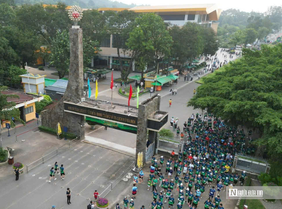 Hơn 6.000 vận động viên chinh phục “Đường chạy huyền thoại” bên sườn núi Bà Đen- Ảnh 8. Hơn 6.000 vận động viên chinh phục “Đường chạy huyền thoại” bên sườn núi Bà Đen- Ảnh 8.