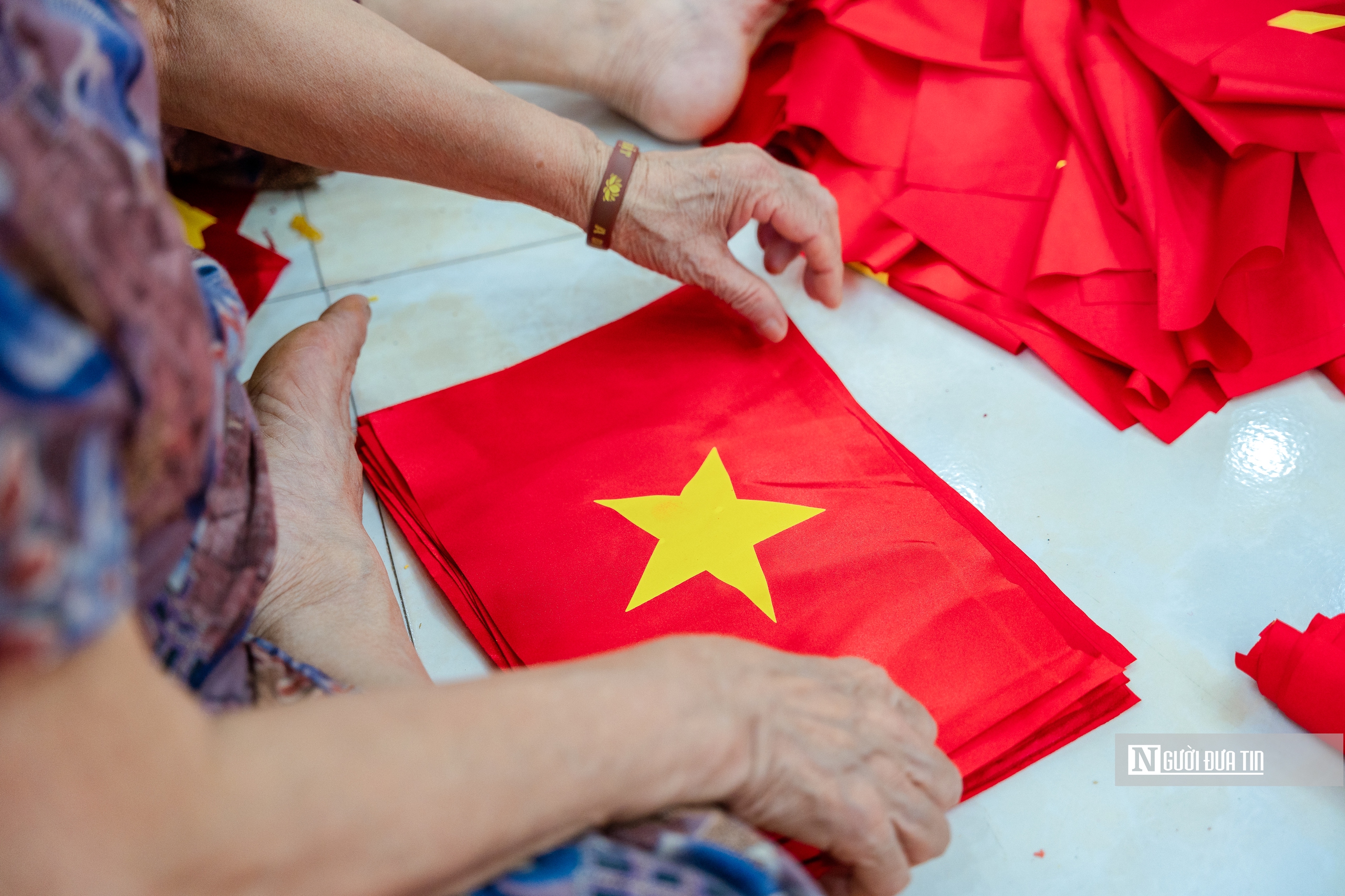 Hà Nội: Làng cờ truyền thống Từ Vân tất bật phục vụ dịp Quốc khánh 2/9- Ảnh 9. Hà Nội: Làng cờ truyền thống Từ Vân tất bật phục vụ dịp Quốc khánh 2/9- Ảnh 9.