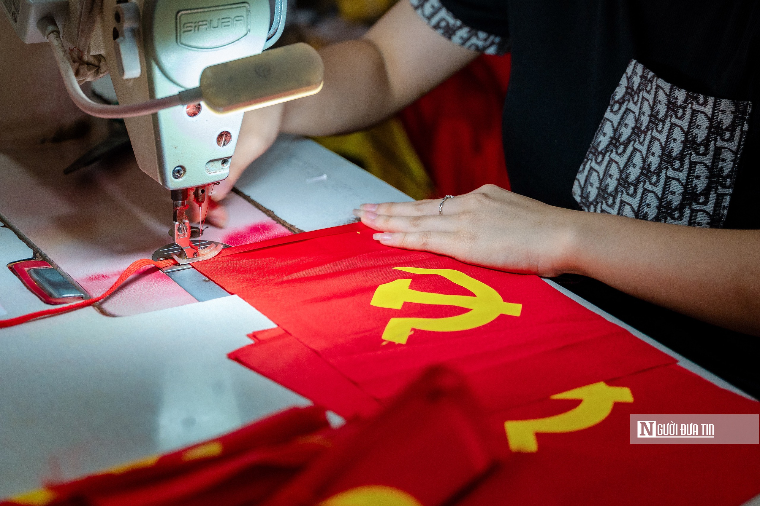 Hà Nội: Làng cờ truyền thống Từ Vân tất bật phục vụ dịp Quốc khánh 2/9- Ảnh 7. Hà Nội: Làng cờ truyền thống Từ Vân tất bật phục vụ dịp Quốc khánh 2/9- Ảnh 7.