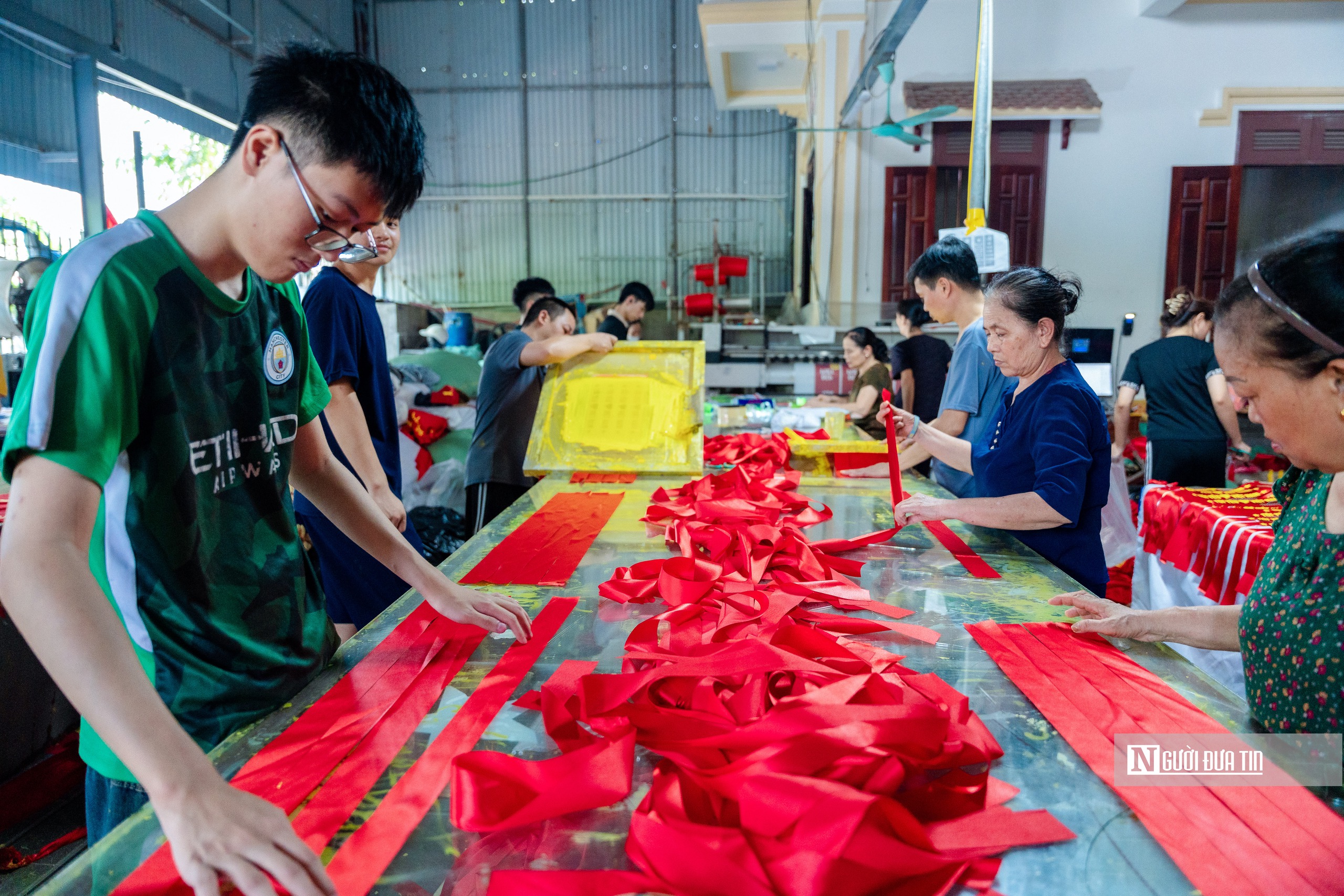 Hà Nội: Làng cờ truyền thống Từ Vân tất bật phục vụ dịp Quốc khánh 2/9- Ảnh 4. Hà Nội: Làng cờ truyền thống Từ Vân tất bật phục vụ dịp Quốc khánh 2/9- Ảnh 4.