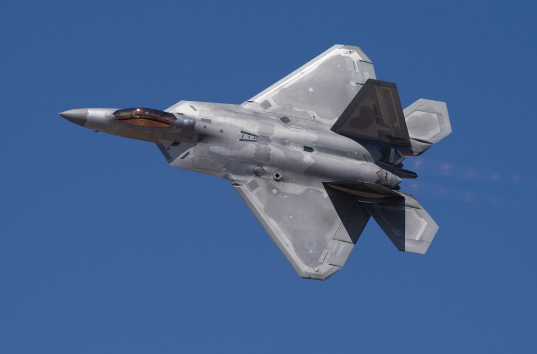 Không phải F-35, F-22 mới là đối thủ thực sự của Su-57, tại sao?- Ảnh 2. Không phải F-35, F-22 mới là đối thủ thực sự của Su-57, tại sao?- Ảnh 2.