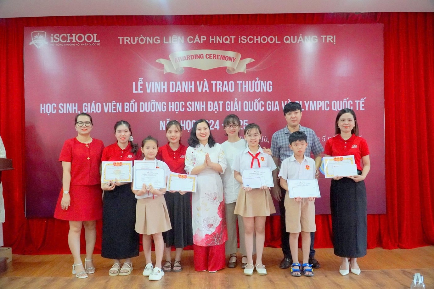 Học sinh Ischool Quảng Trị để lại dấu ấn trên hàng loạt cuộc thi quốc gia và quốc tế- Ảnh 2. Học sinh Ischool Quảng Trị để lại dấu ấn trên hàng loạt cuộc thi quốc gia và quốc tế- Ảnh 2.