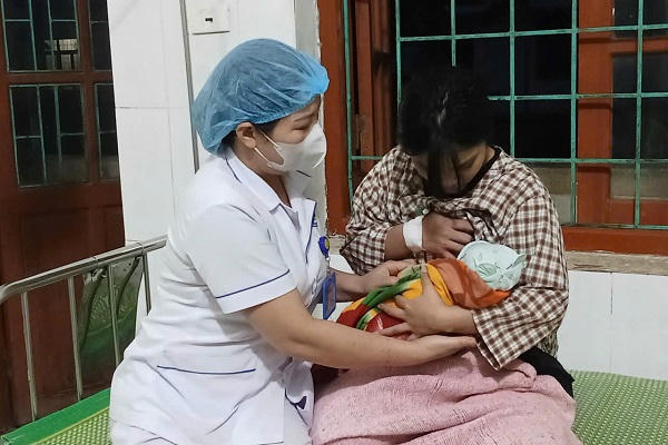 Quảng Trị: Bé sơ sinh chào đời với dây rốn quấn 6 vòng quanh cổ - Ảnh 1.