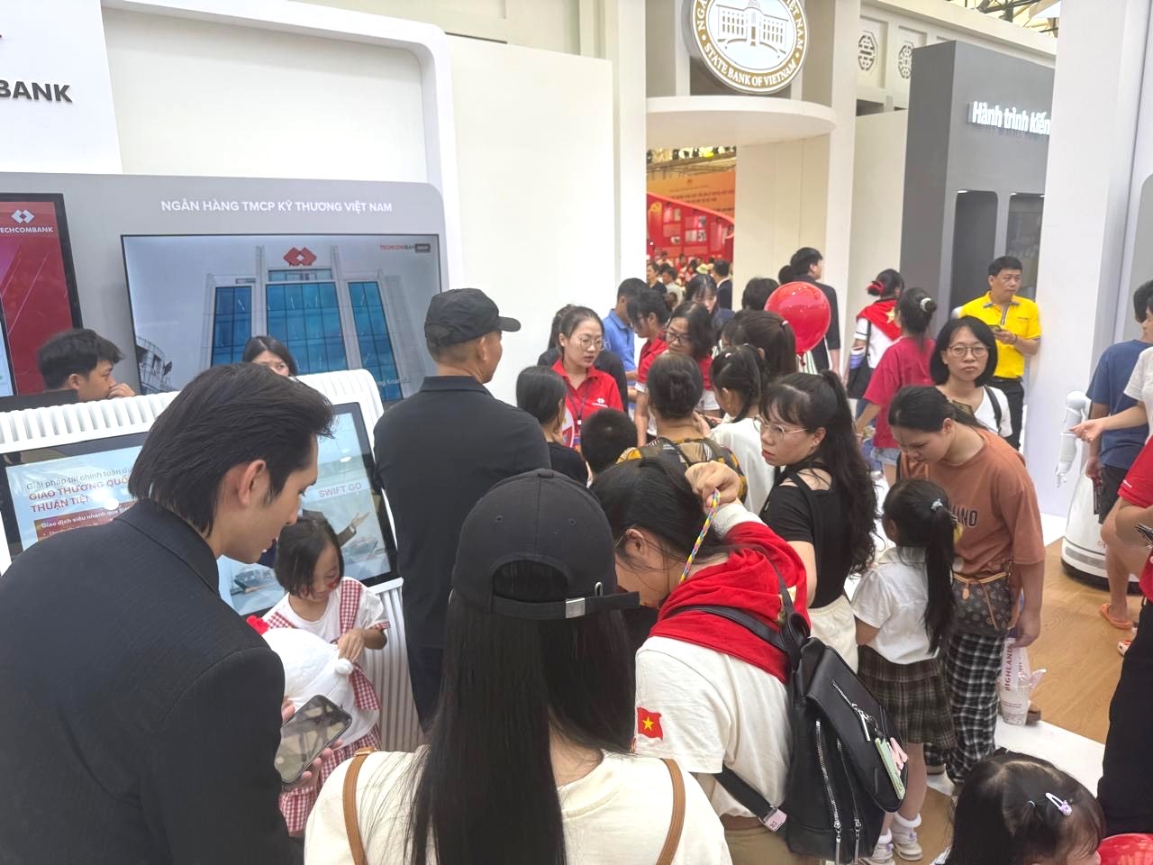 Techcombank và dấu ấn tại trái tim của Thủ đô trong mùa đại lễ - Ảnh 5.