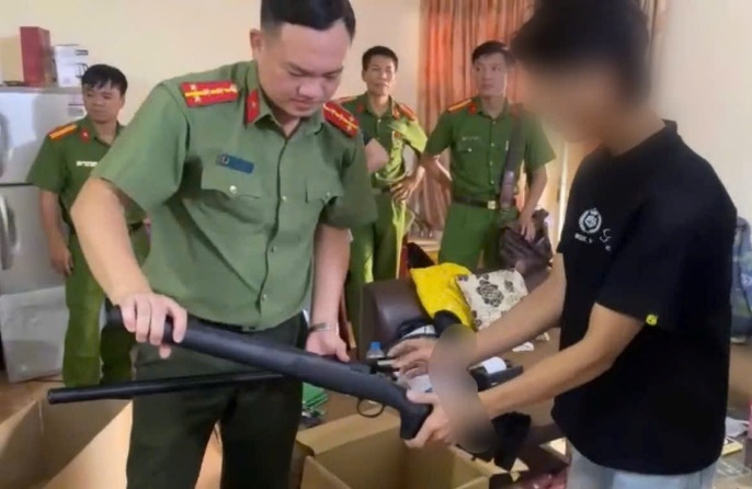 Triệt phá đường dây rao bán súng bắn bi nguy hiểm trên YouTube- Ảnh 2.