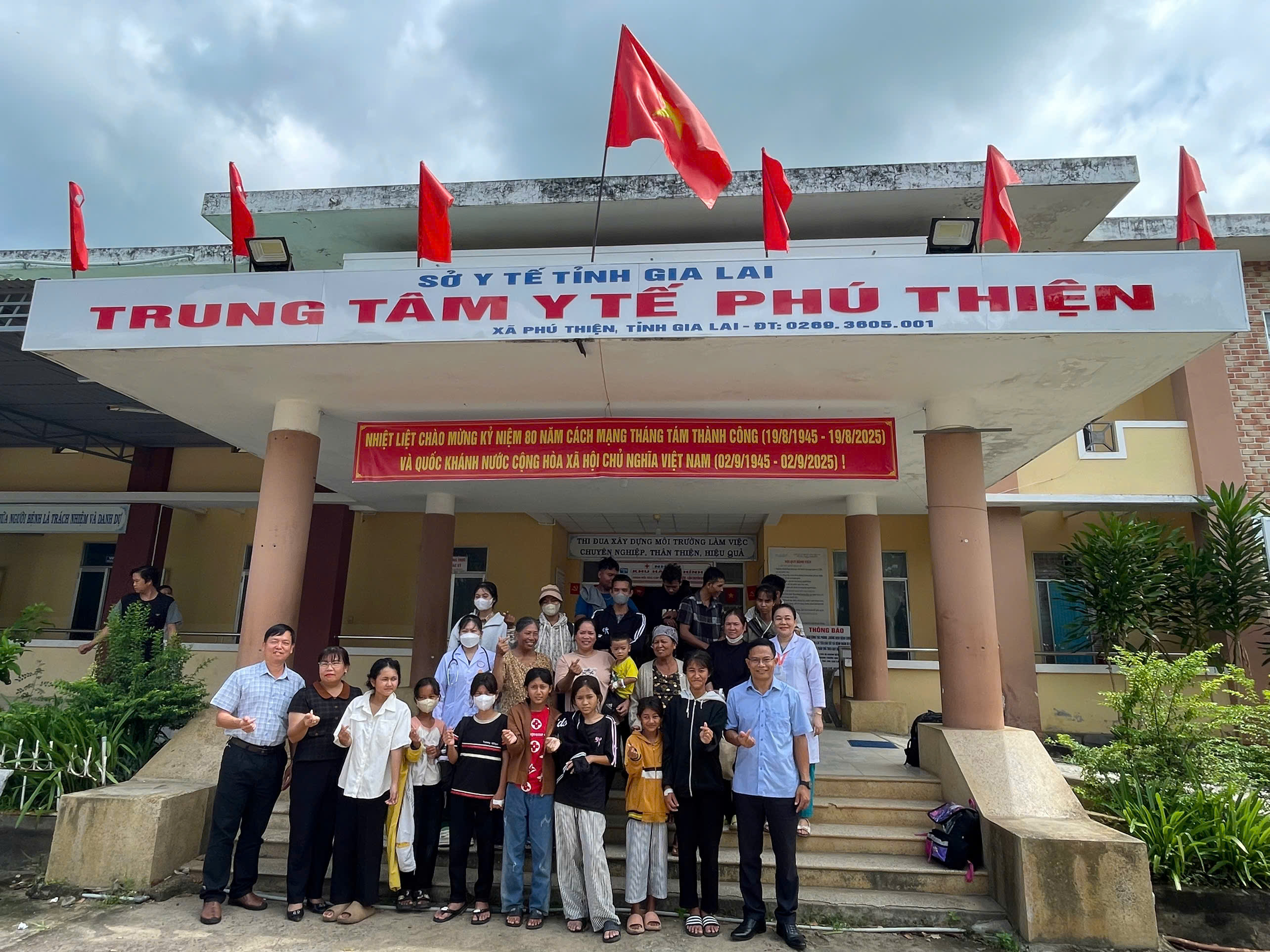 Vụ 131 người nhập viện nghi ngộ độc ở Gia Lai: Đã có 45 người xuất viện- Ảnh 1.