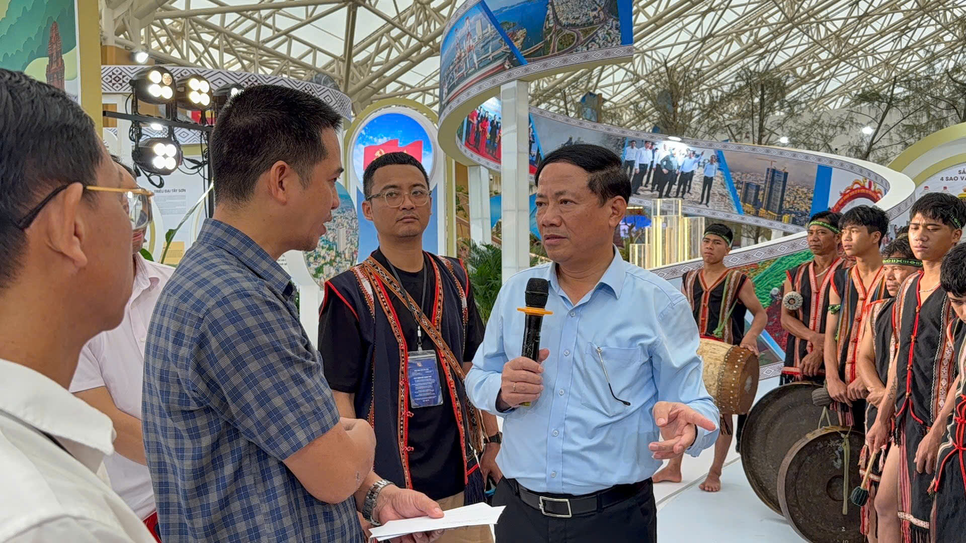 Triển lãm "Gia Lai 80 năm đồng hành cùng đất nước - vững bước vươn xa"- Ảnh 2. Triển lãm "Gia Lai 80 năm đồng hành cùng đất nước - vững bước vươn xa"- Ảnh 2.