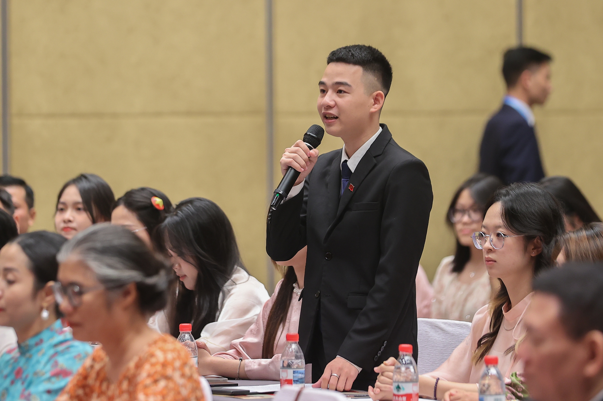 Thủ tướng chia sẻ với kiều bào tại Trung Quốc về không khí, tinh thần Quốc khánh trong nước- Ảnh 7. Thủ tướng chia sẻ với kiều bào tại Trung Quốc về không khí, tinh thần Quốc khánh trong nước- Ảnh 7.