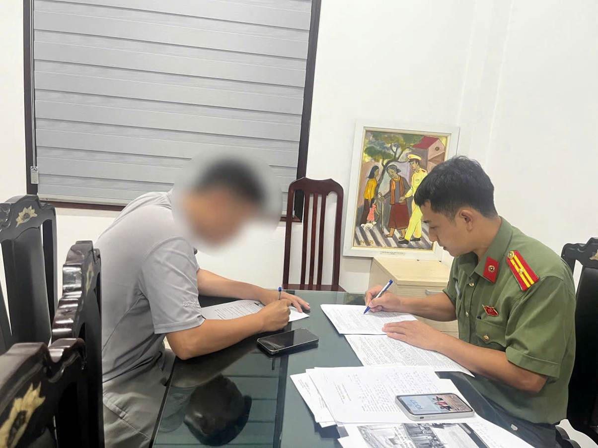 Đưa tin sai sự thật việc phát vé tại Nhà hát lớn Hà Nội, người đàn ông bị xử lý- Ảnh 1. Đưa tin sai sự thật việc phát vé tại Nhà hát lớn Hà Nội, người đàn ông bị xử lý- Ảnh 1.