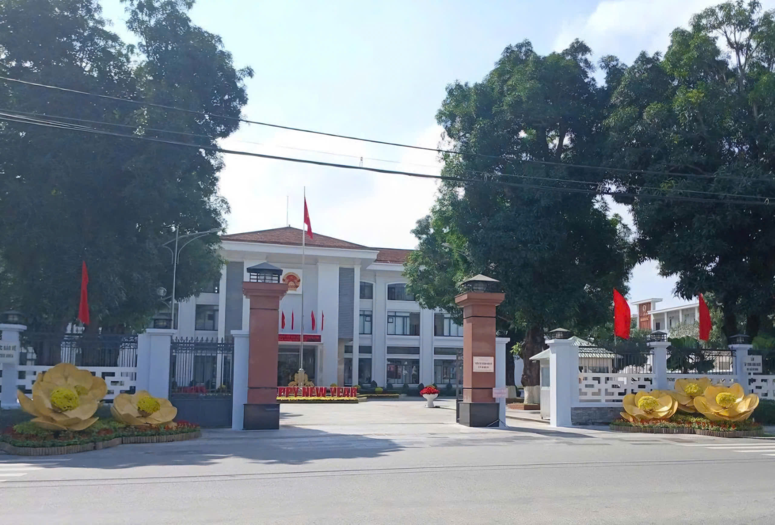 Quảng Ngãi có hơn 8.000 biên chế công chức năm 2025 cho cấp tỉnh và xã, phường - Ảnh 1. Quảng Ngãi có hơn 8.000 biên chế công chức năm 2025 cho cấp tỉnh và xã, phường - Ảnh 1.
