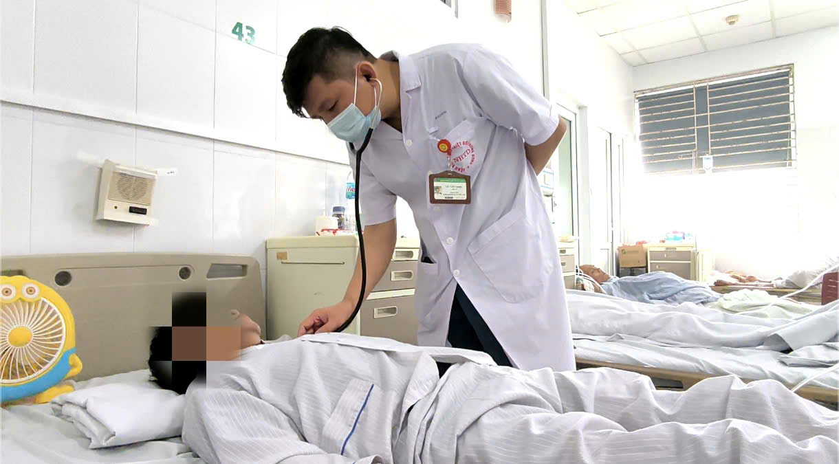 Ba người cùng xã nhập viện vì viêm màng não do giun ký sinh- Ảnh 1.
