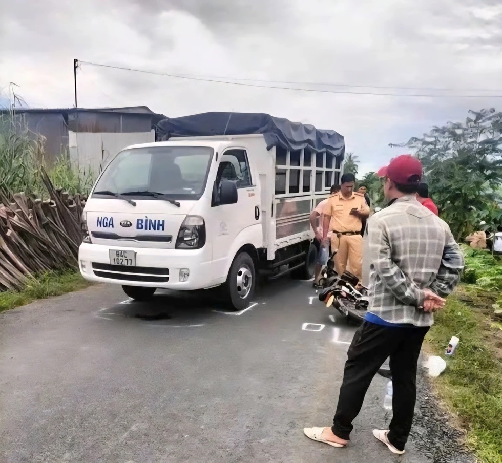 Vĩnh Long: Khởi tố tài xế liên quan vụ tai nạn khiến nữ sinh lớp 9 tử vong - Ảnh 1.