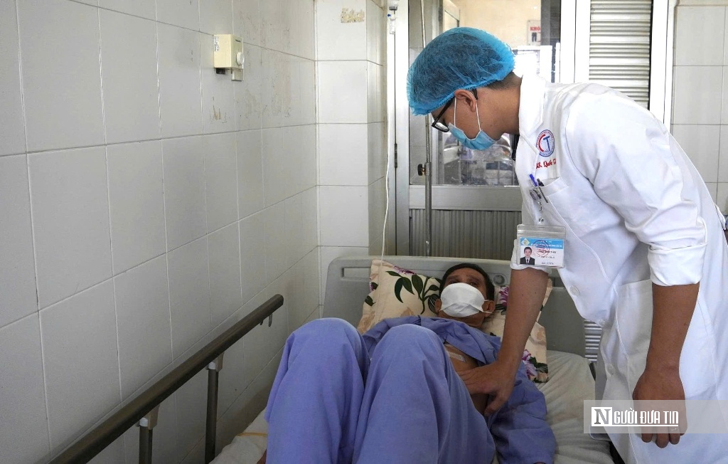 Cần Thơ: Lần đầu tiên sử dụng dao mổ siêu âm CUSA trong phẫu thuật cắt gan - Ảnh 2.