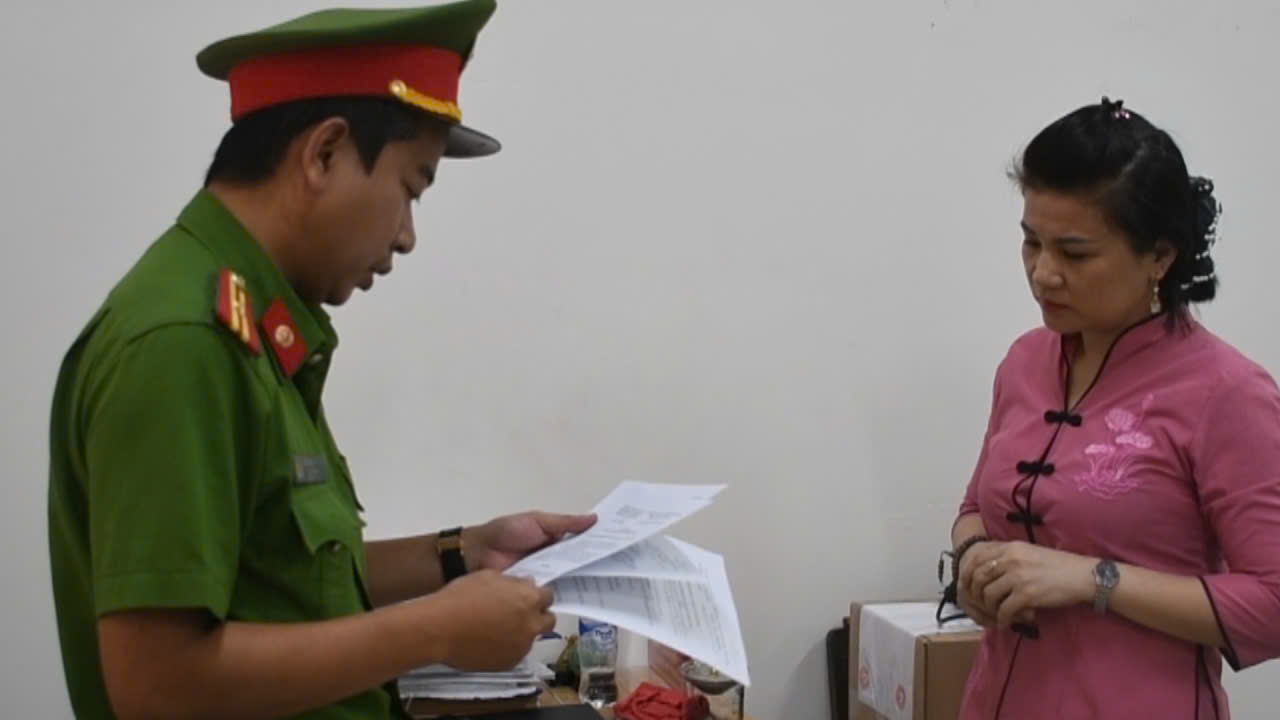 Cháu bé bị bảo mẫu bạo hành ở Quảng Ngãi đã tử vong- Ảnh 1.