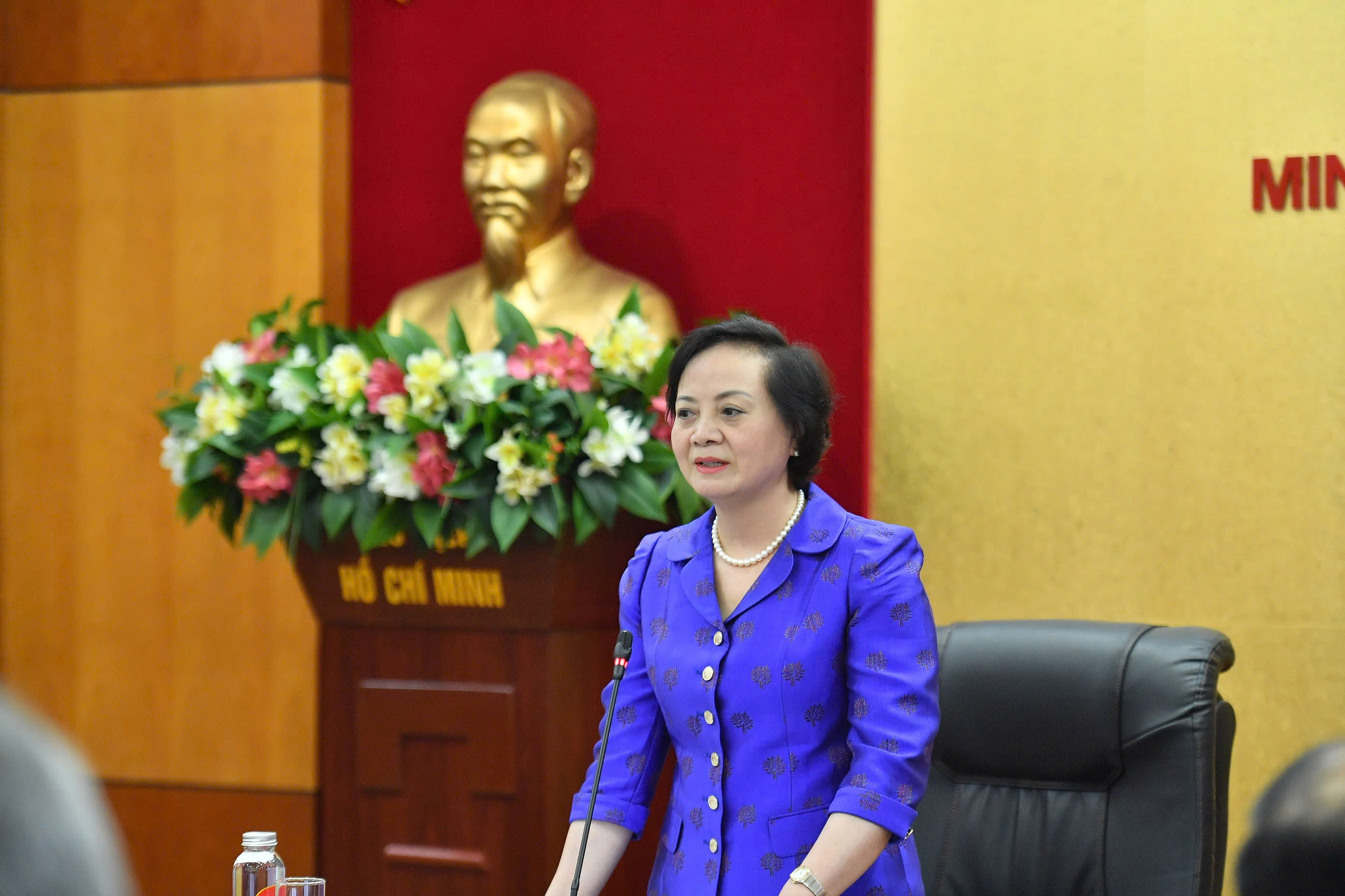 Bộ Nội vụ chọn 34 cán bộ về hỗ trợ các địa phương trong 3 tháng - Ảnh 2.
