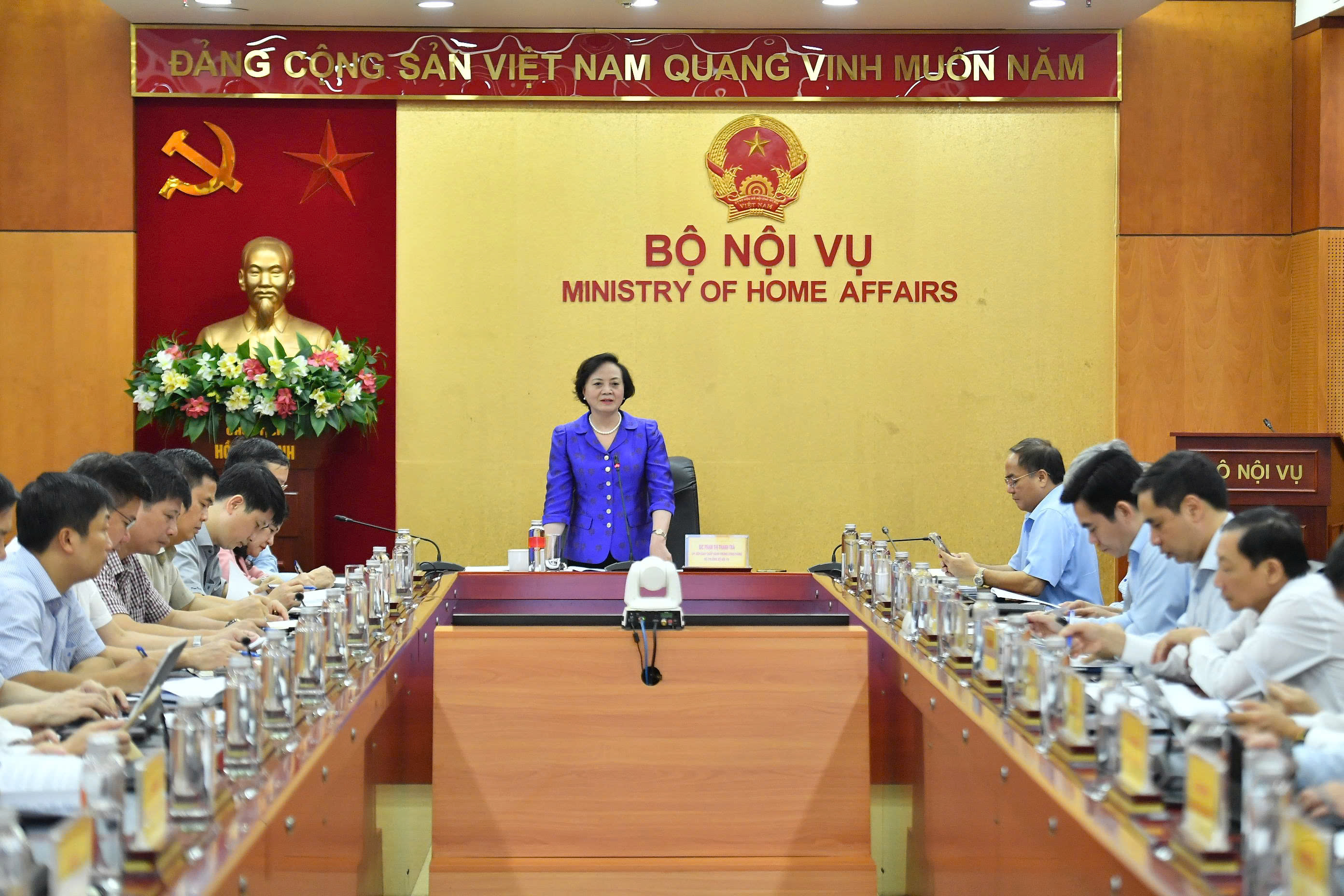 Bộ Nội vụ chọn 34 cán bộ về hỗ trợ các địa phương trong 3 tháng - Ảnh 1.