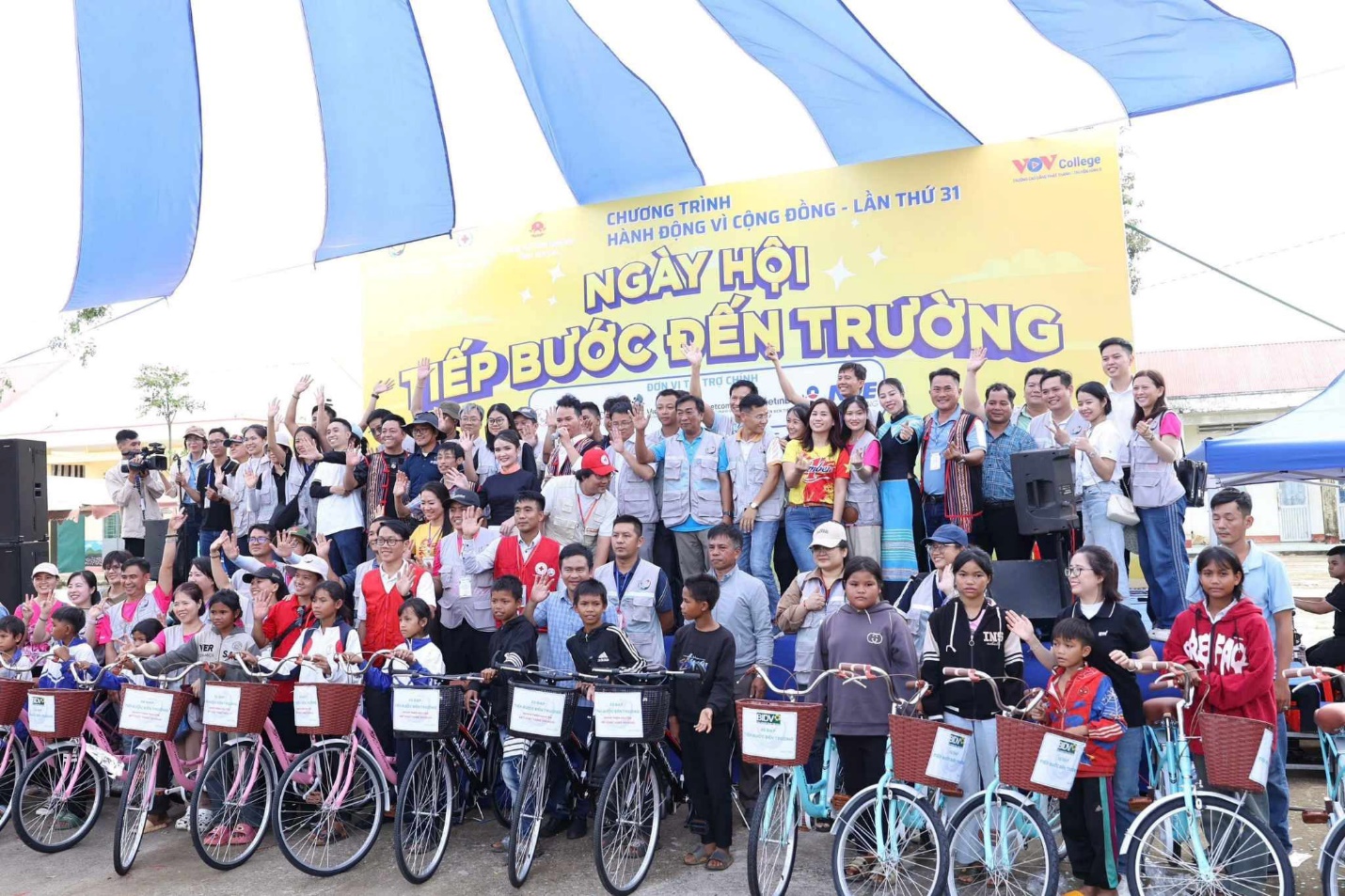 Number 1 cùng các đối tác lan tỏa yêu thương đến Tây Nguyên: Mang nụ cười, sức khỏe và hạnh phúc đến đồng bào tại Gia Lai - Ảnh 4.