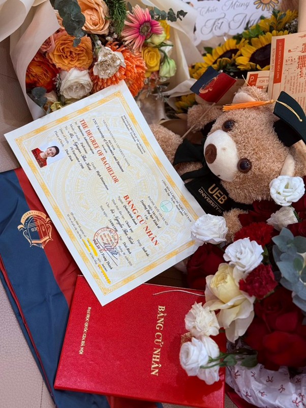 Cựu VĐV bóng chuyền Thu Hoài rạng ngời đón niềm vui học tập trước thêm "vỡ chum" - Ảnh 2.