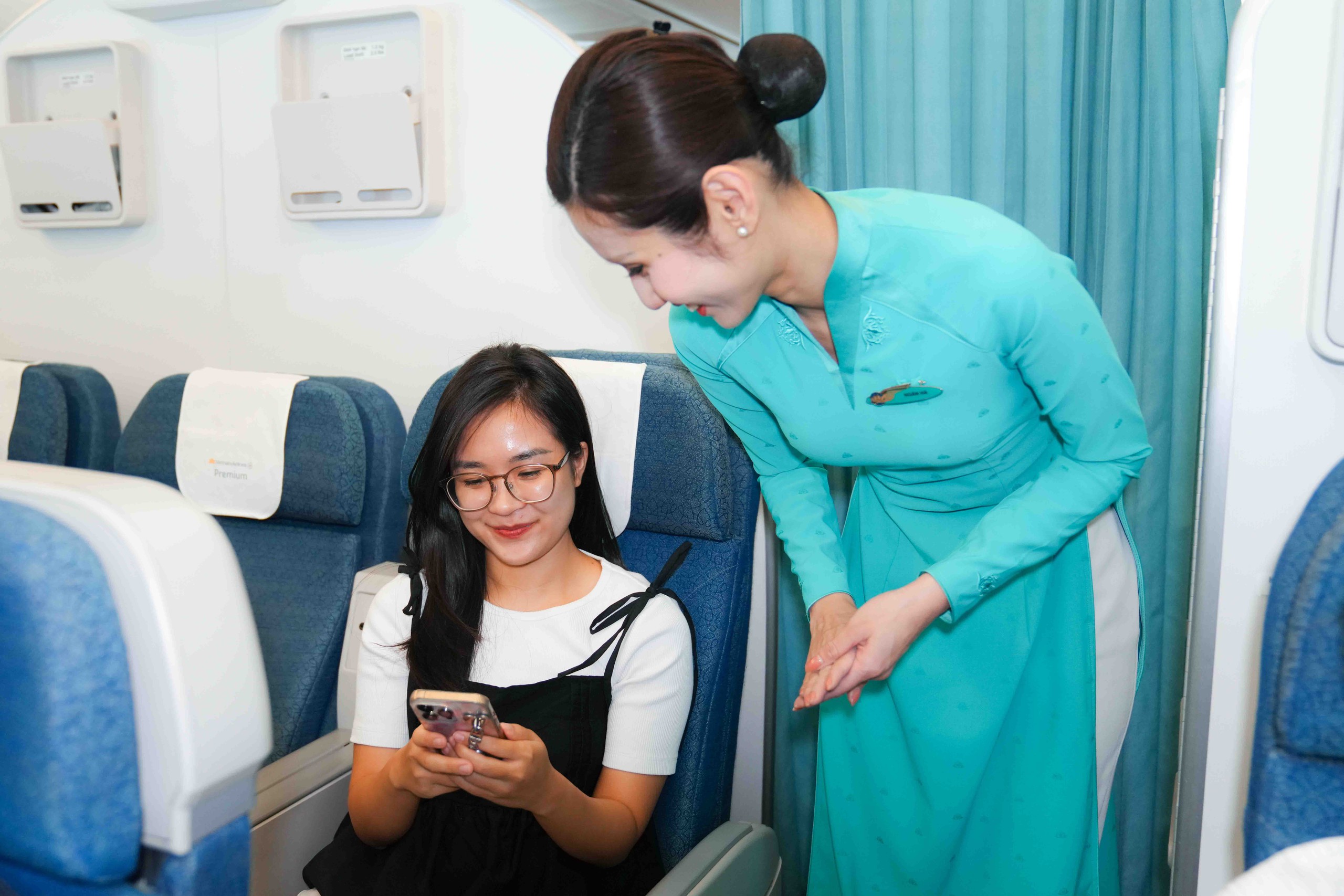 Vietnam Airlines mở “bầu trời số”: Kết nối Internet cả khi đang bay - Ảnh 1.