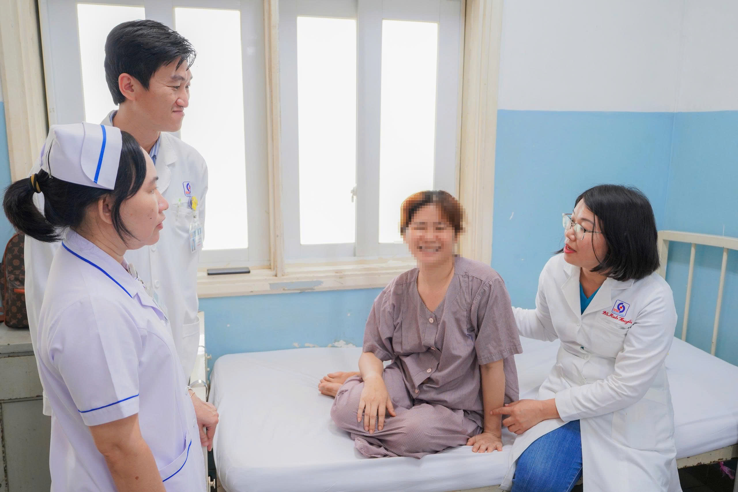 Bác sĩ cảnh báo dấu hiệu nguy hiểm nhân trường hợp sản phụ vỡ tử cung hiếm gặp - Ảnh 2.