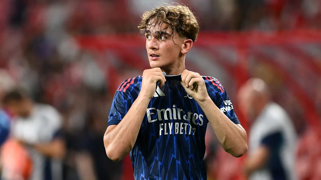 Thần đồng của Arsenal nhận được lời cảnh báo - Ảnh 1. Thần đồng của Arsenal nhận được lời cảnh báo - Ảnh 1.