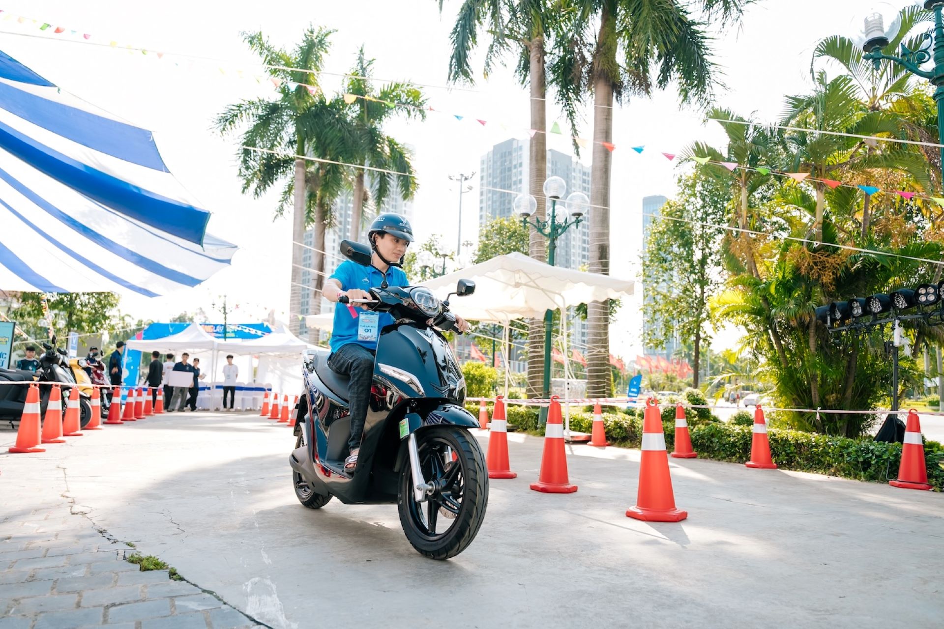 “Đổi xăng lấy điện” sôi động ở 3 miền: Cả nhà rủ nhau lên đời xe điện - Ảnh 5.