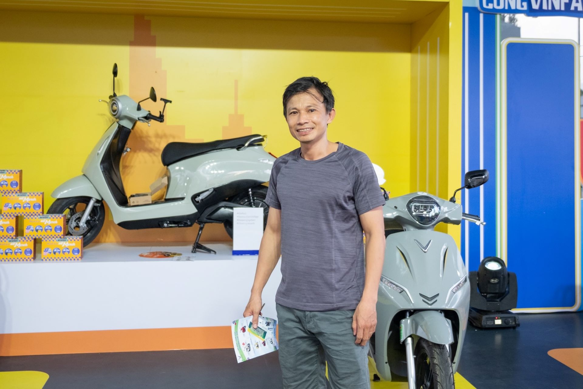 “Đổi xăng lấy điện” sôi động ở 3 miền: Cả nhà rủ nhau lên đời xe điện - Ảnh 6.