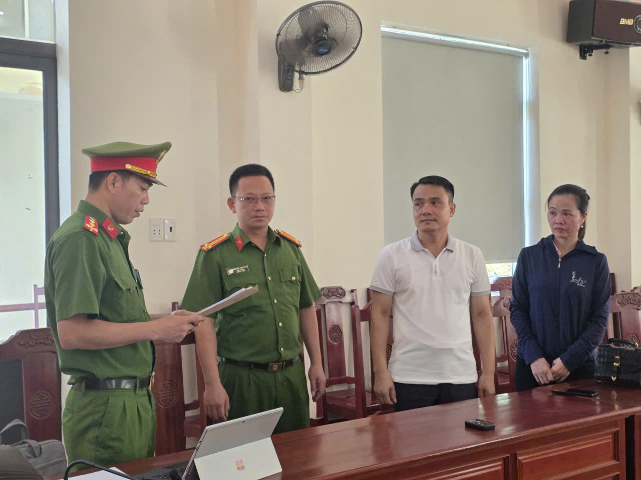 Làm điều sai trái, Hiệu trưởng và nữ giáo viên bị khởi tố- Ảnh 1. Làm điều sai trái, Hiệu trưởng và nữ giáo viên bị khởi tố- Ảnh 1.