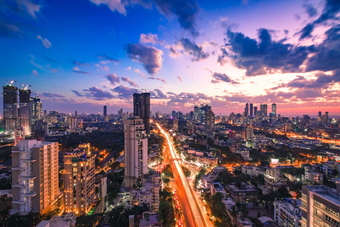 Phà cánh ngầm chạy điện nhanh nhất thế giới đến với thành phố 23 triệu dân - Ảnh 1.