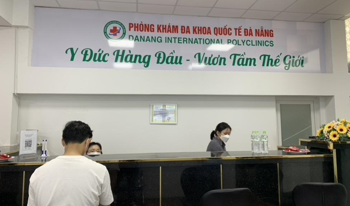 Lộ loạt sai phạm tại phòng khám 'vẽ bệnh', thu tiền chênh lệch hàng chục triệu mỗi ca ở Đà Nẵng- Ảnh 1.