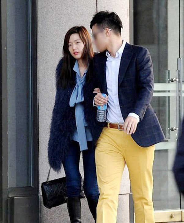 "Mợ chảnh" Jeon Ji Hyun và cú lột xác đầy ngoạn mục ở tuổi 44 - Ảnh 5.