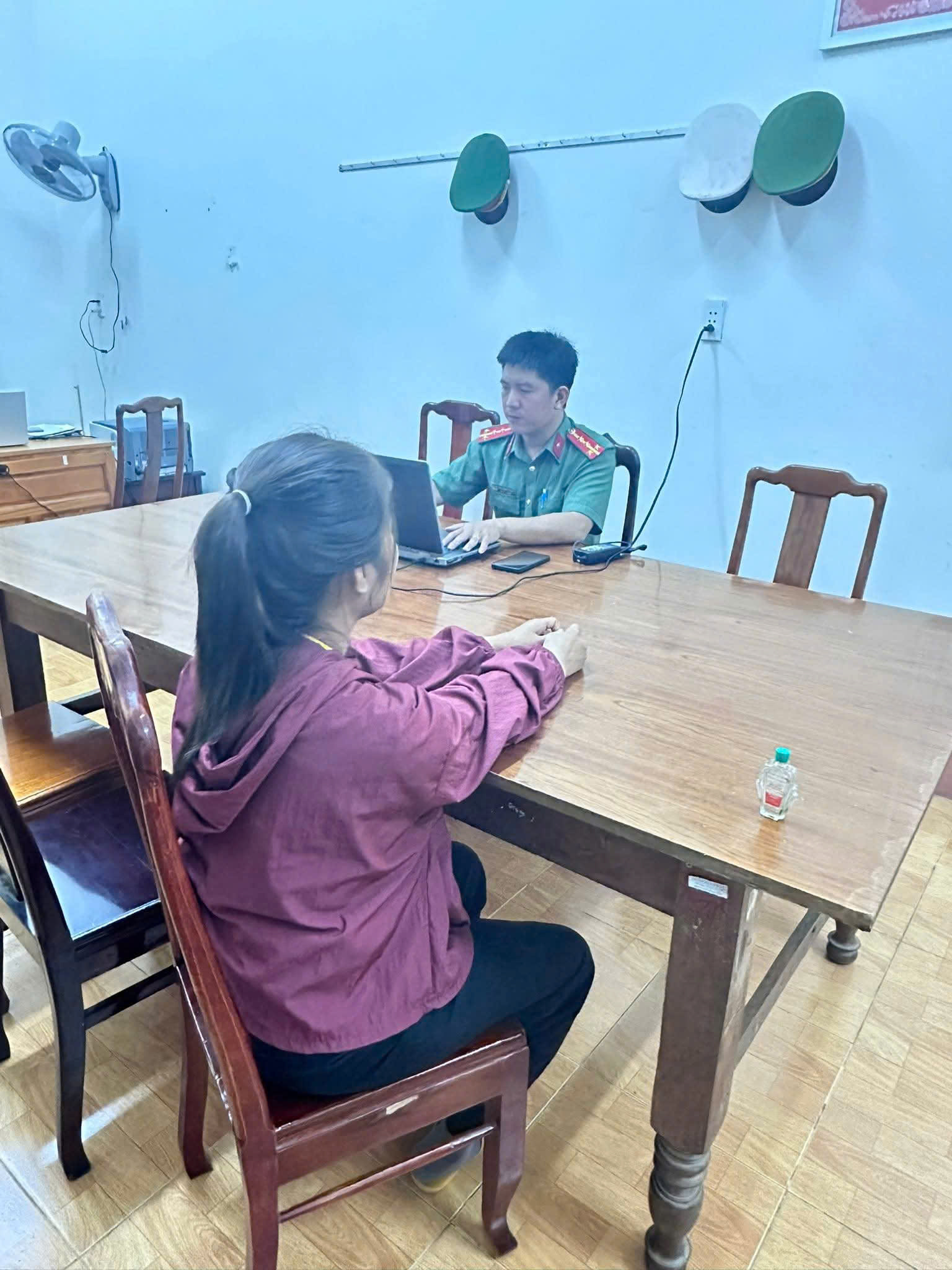 Xử phạt đối tượng đăng tải thông tin sai sự thật về bắt cóc trẻ em- Ảnh 1. Xử phạt đối tượng đăng tải thông tin sai sự thật về bắt cóc trẻ em- Ảnh 1.