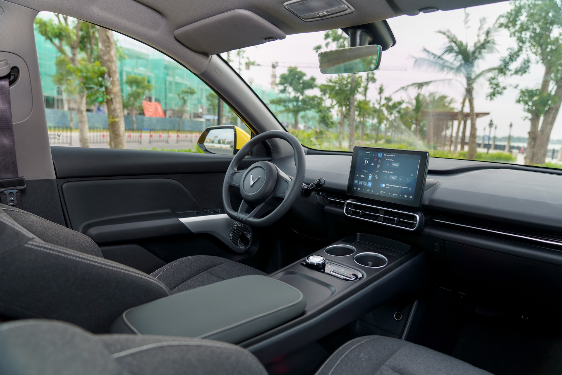 VinFast bàn giao lô xe Limo Green đầu tiên cho khách hàng- Ảnh 5. VinFast bàn giao lô xe Limo Green đầu tiên cho khách hàng- Ảnh 5.