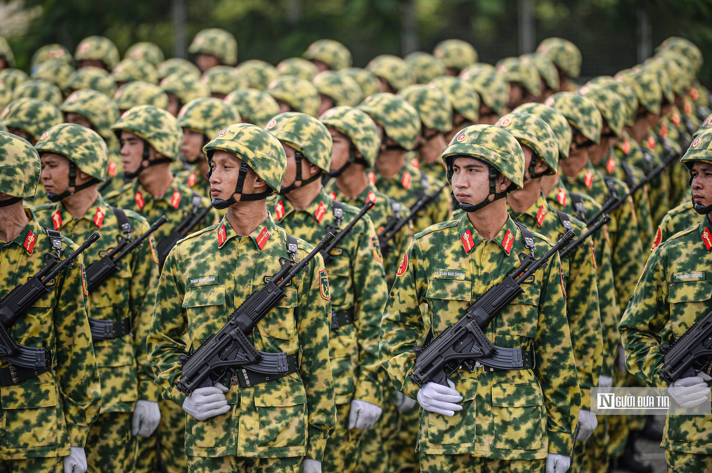 Cận cảnh chiến sĩ phòng hóa đeo tạ luyện tập giữa thao trường "đổ lửa" - Ảnh 5.