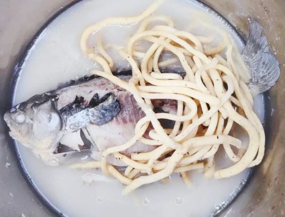 Cây dại xưa không ai "ngó" nay có giá đắt đỏ, gần 3 triệu đồng/kg - Ảnh 4.
