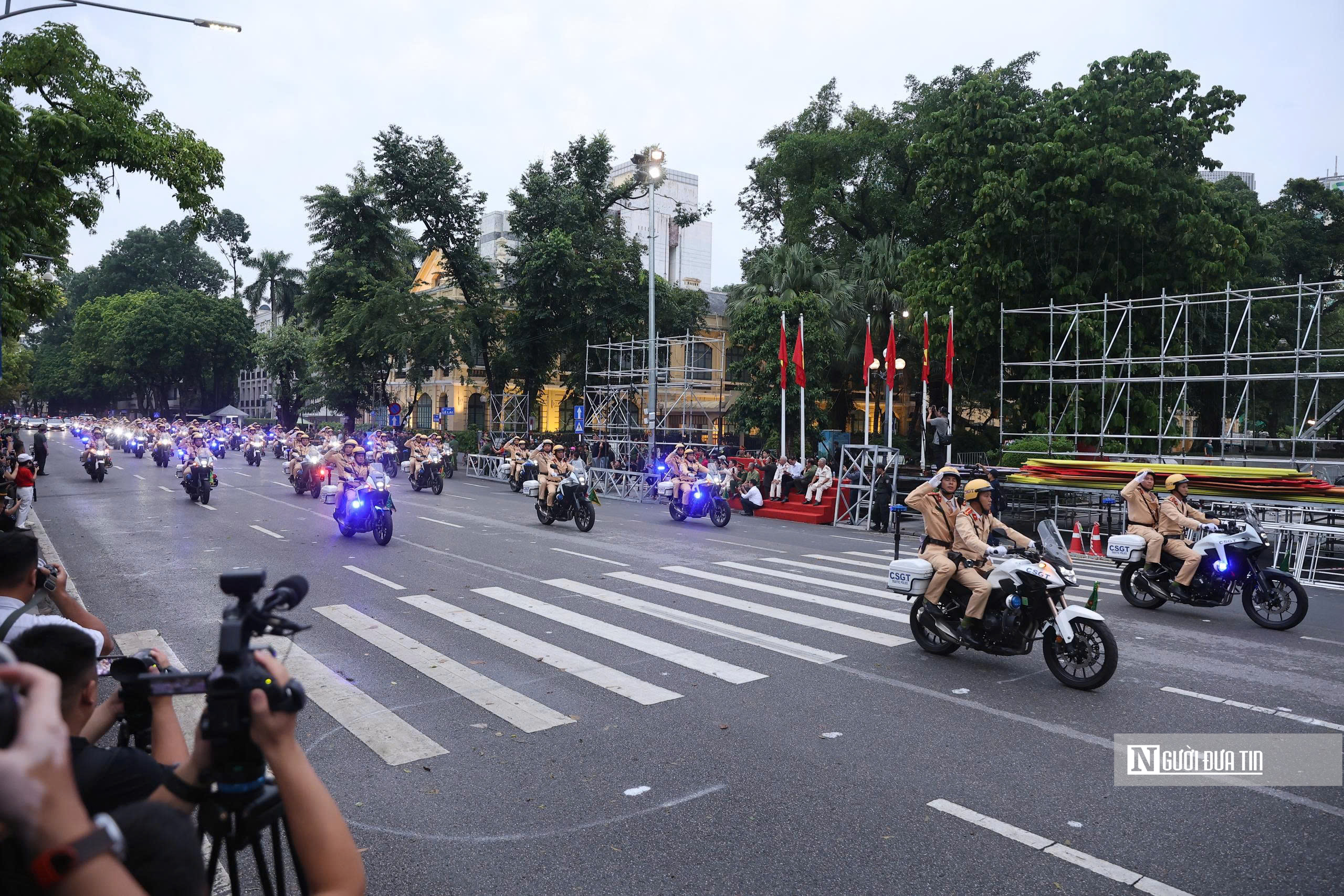 Công an Hà Nội sơ duyệt diễu binh chào mừng kỷ niệm 80 năm Cách mạng Tháng Tám- Ảnh 4. Công an Hà Nội sơ duyệt diễu binh chào mừng kỷ niệm 80 năm Cách mạng Tháng Tám- Ảnh 4.