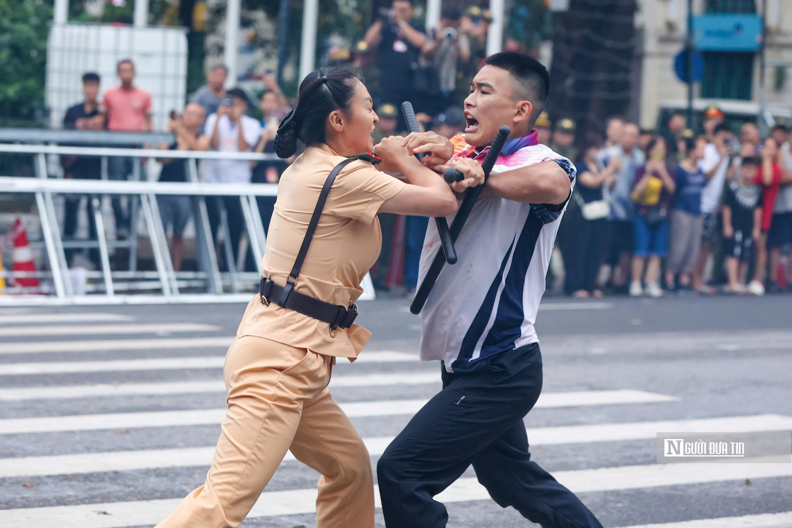 Công an Hà Nội sơ duyệt diễu binh chào mừng kỷ niệm 80 năm Cách mạng Tháng Tám- Ảnh 14. Công an Hà Nội sơ duyệt diễu binh chào mừng kỷ niệm 80 năm Cách mạng Tháng Tám- Ảnh 14.
